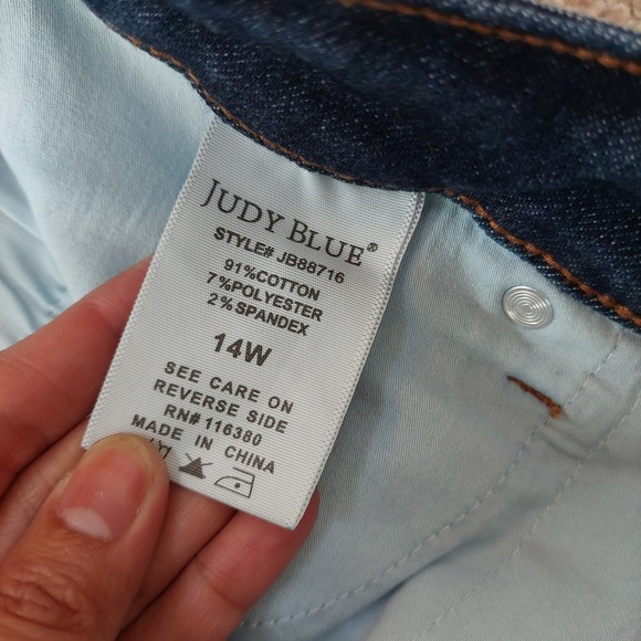 Judy Blue Tummy Control Wide Leg Cropped Jeans Dark Wash Size 14W - Picture 8 of 11
